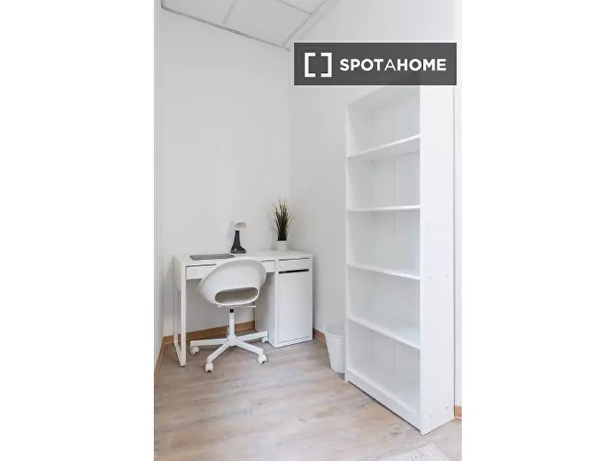 Immagine 6 di Camera condivisa in affitto  in Via Frinco a Torino