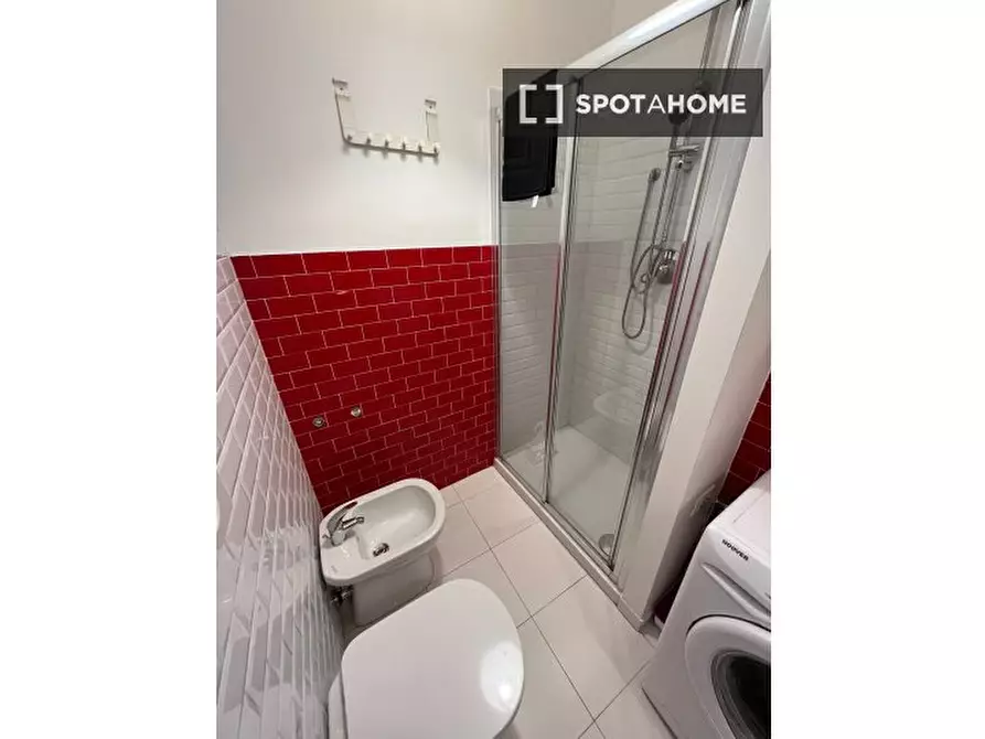 Immagine 15 di Camera condivisa in affitto  in Via Teano a Roma
