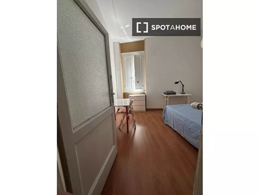Immagine 3 di Camera condivisa in affitto  in Viale delle Provincie a Roma