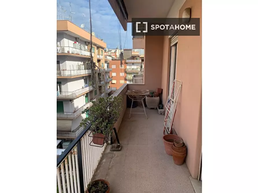 Immagine 8 di Camera condivisa in affitto  in Via dei Monti di Creta a Roma