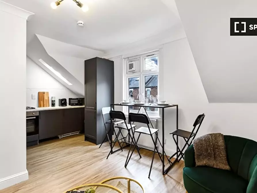 Immagine 12 di Appartamento in affitto  in Flat C Agincourt Road Greater London NW3 2PA a Camden Town