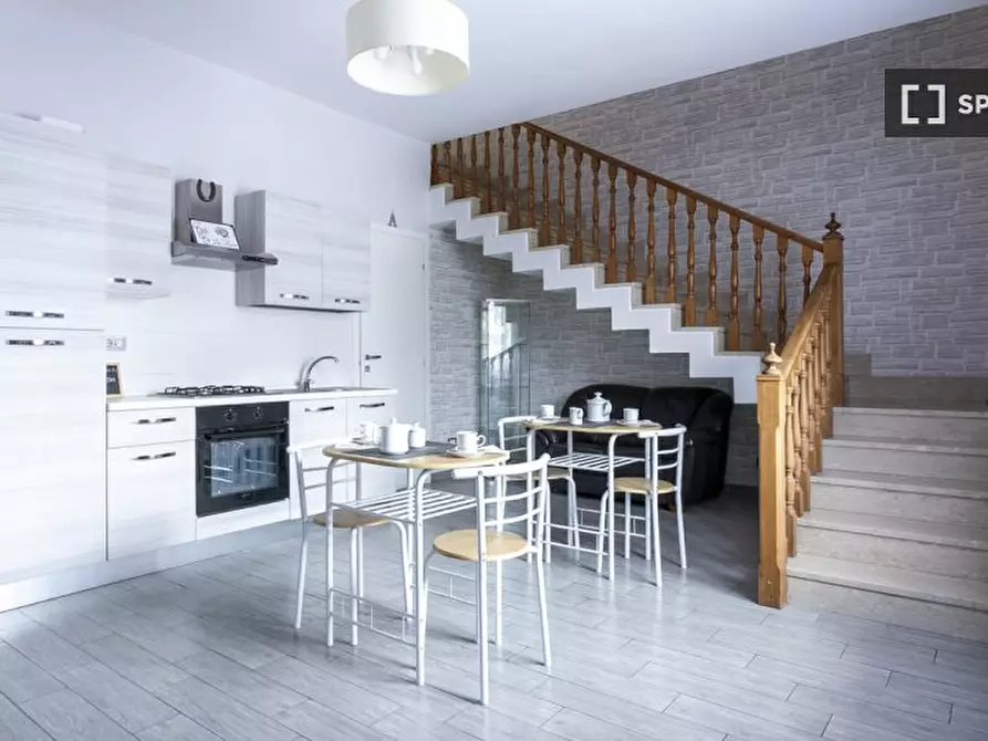 Immagine 13 di Camera condivisa in affitto  in Via Giasone a Roma