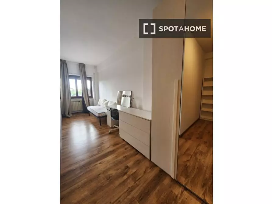 Immagine 4 di Camera condivisa in affitto  in Largo Luigi Antonelli a Roma