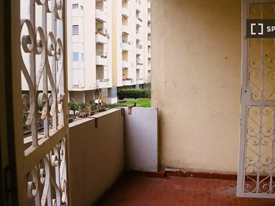 Immagine 3 di Camera condivisa in affitto  in Via Giuseppe de Robertis a Roma