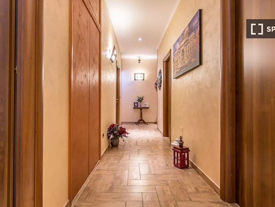 Immagine 3 di Camera condivisa in affitto  in Via Gian Luca Squarcialupo a Roma