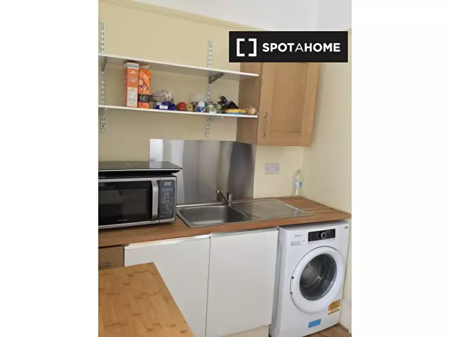 Immagine 7 di Ufficio in affitto  in A St Mark's Rd a Enfield