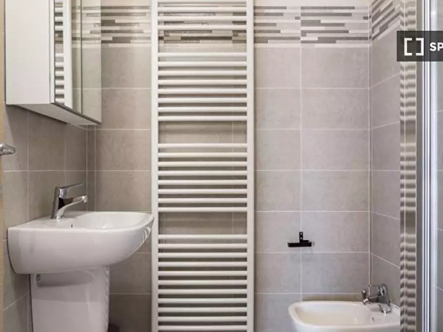 Immagine 9 di Camera condivisa in affitto  in Via Gardone Milan a Milano