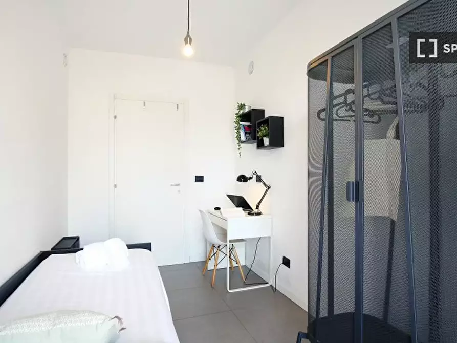 Immagine 2 di Camera condivisa in affitto  in Via Luigi Mercantini a Milano