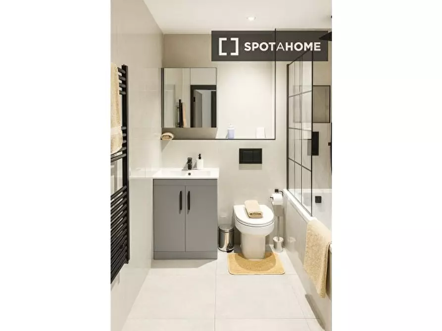 Immagine 2 di Appartamento in affitto  in A High Rd a Barnet