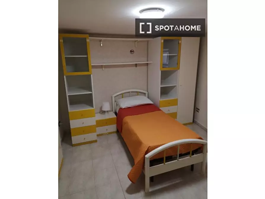 Immagine 15 di Camera condivisa in affitto  in Via Francesco Saverio Correra a Napoli