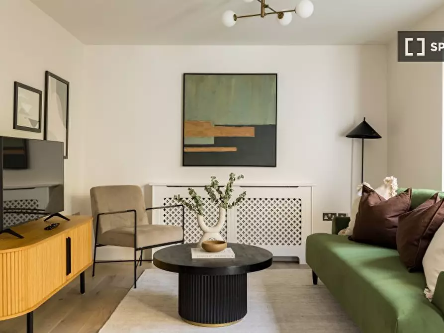 Immagine 7 di Appartamento in affitto  in Basing Street a Kensington