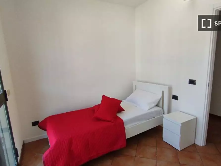 Immagine 4 di Camera condivisa in affitto  in Via Francesco Calzolari a Firenze