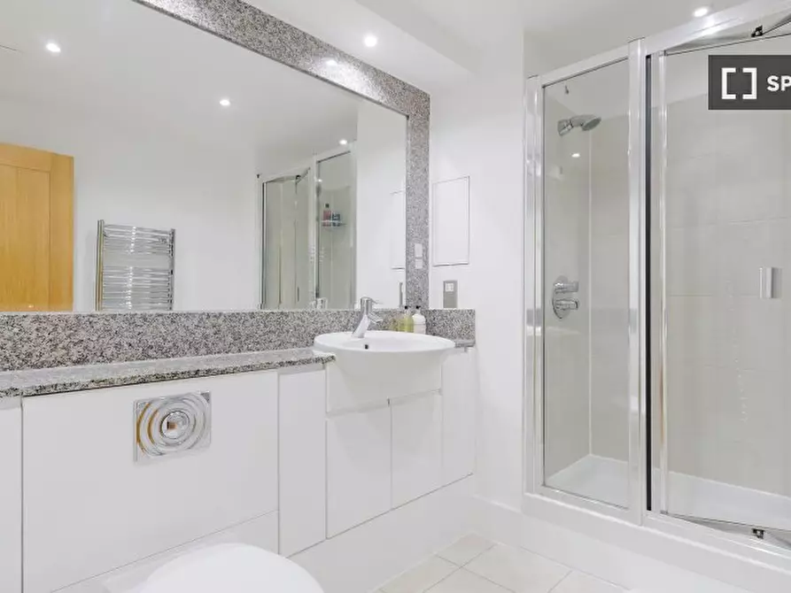 Immagine 11 di Appartamento in affitto  in St George Wharf a Lambeth