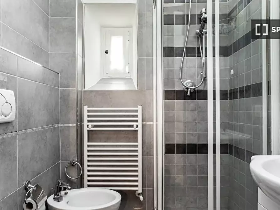 Immagine 5 di Camera condivisa in affitto  in Via Alberico II a Roma