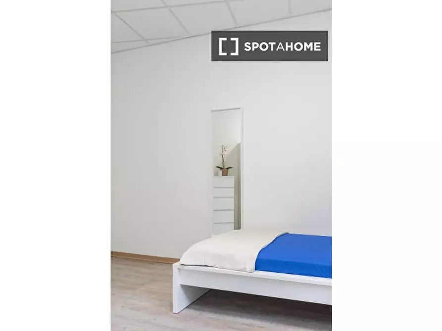 Immagine 5 di Camera condivisa in affitto  in Frinco a Torino