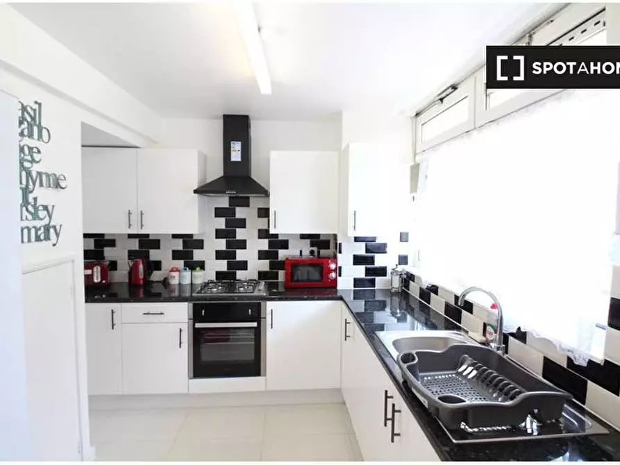 Immagine 4 di Camera condivisa in affitto  in Wyllen Cl a Poplar