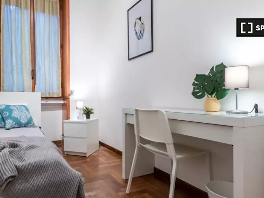 Immagine 3 di Camera condivisa in affitto  in Viale Regina Margherita a Milano