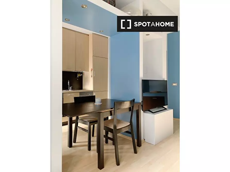 Immagine 2 di Ufficio in affitto  in Via Val di Sole a Milano