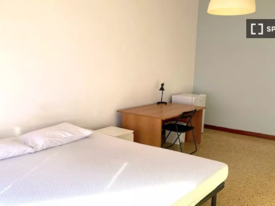 Immagine 3 di Camera condivisa in affitto  in Via Bisentina, 00139 Roma RM, Italy a Roma