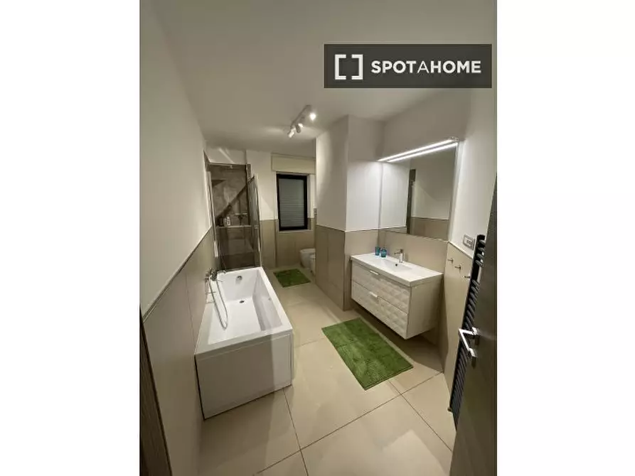 Immagine 3 di Camera condivisa in affitto  in Via Pasquale Frustaci a Napoli