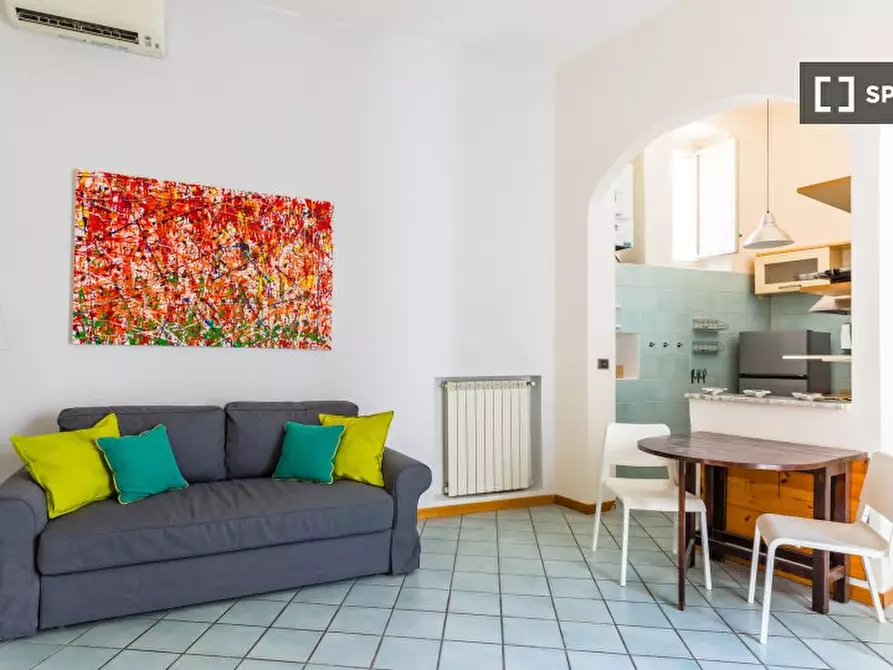 Immagine 1 di Appartamento in affitto  in Via Chiaia a Napoli