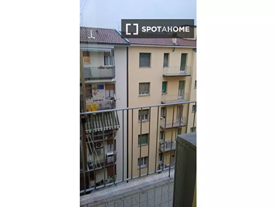 Immagine 12 di Camera condivisa in affitto  in Via Giovanni Brugnoli a Bologna