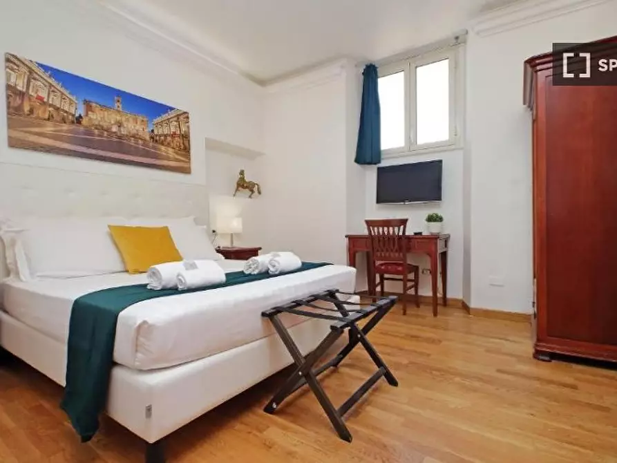 Immagine 1 di Camera condivisa in affitto  in Via Piave a Roma