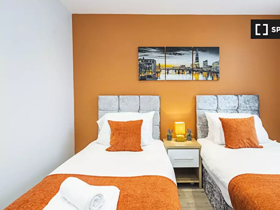 Immagine 18 di Appartamento in affitto  in Kilburn High Rd a Camden Town