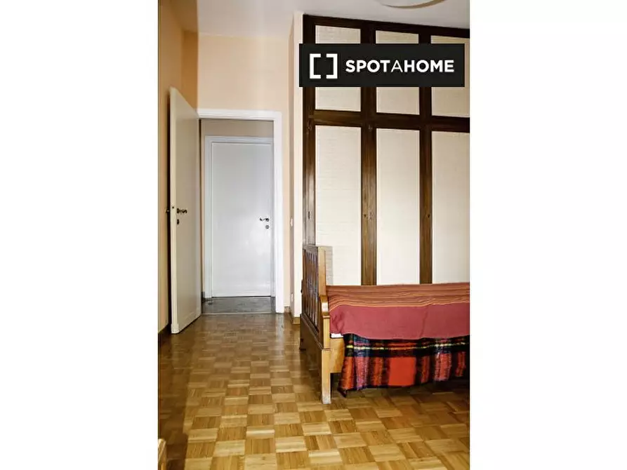 Immagine 5 di Camera condivisa in affitto  in Via Cinigiano a Roma