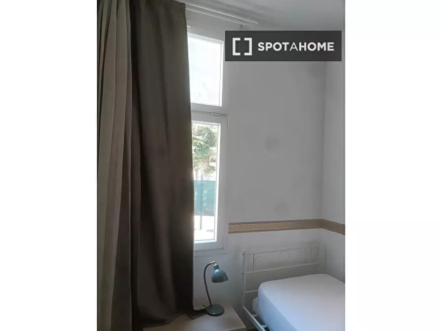 Immagine 2 di Camera condivisa in affitto  in Via Castellammare a Milano