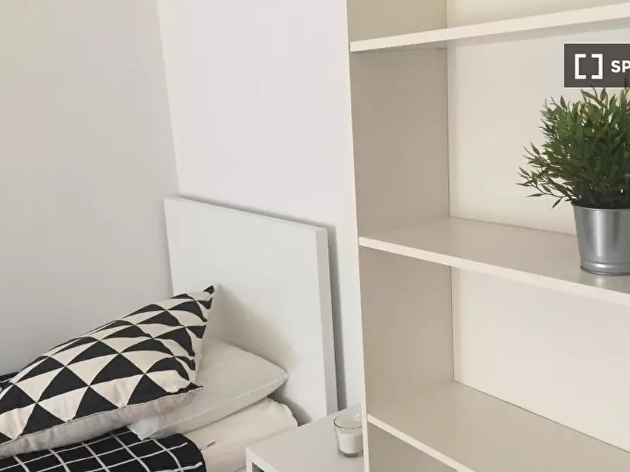 Immagine 12 di Camera condivisa in affitto  in VIA F. BARACCA a Firenze