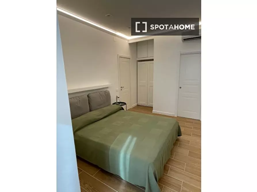 Immagine 15 di Appartamento in affitto  in Via Medina a Napoli