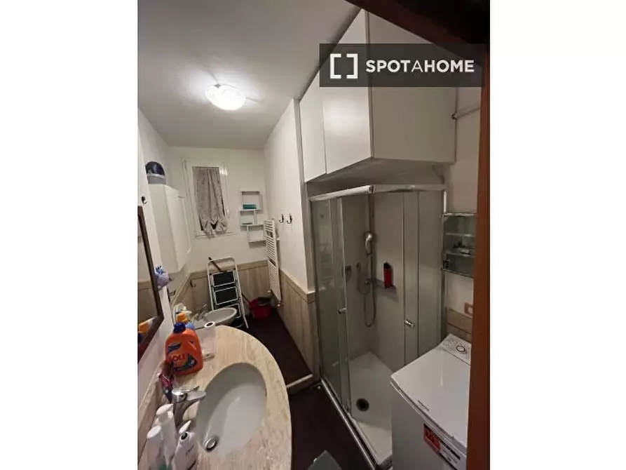 Immagine 2 di Camera condivisa in affitto  in Via Ippolito Nievo a Monza