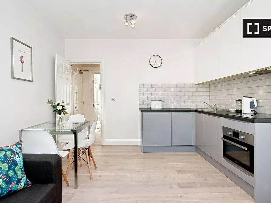 Immagine 4 di Appartamento in affitto  in Flat 7 Greek St a 