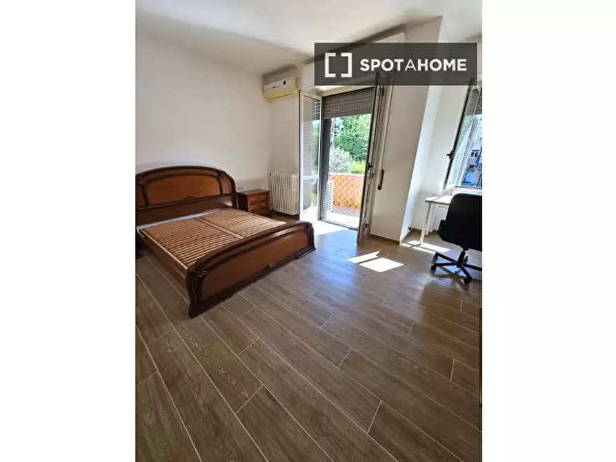 Immagine 2 di Camera condivisa in affitto  in Via Sem Benelli a Milano