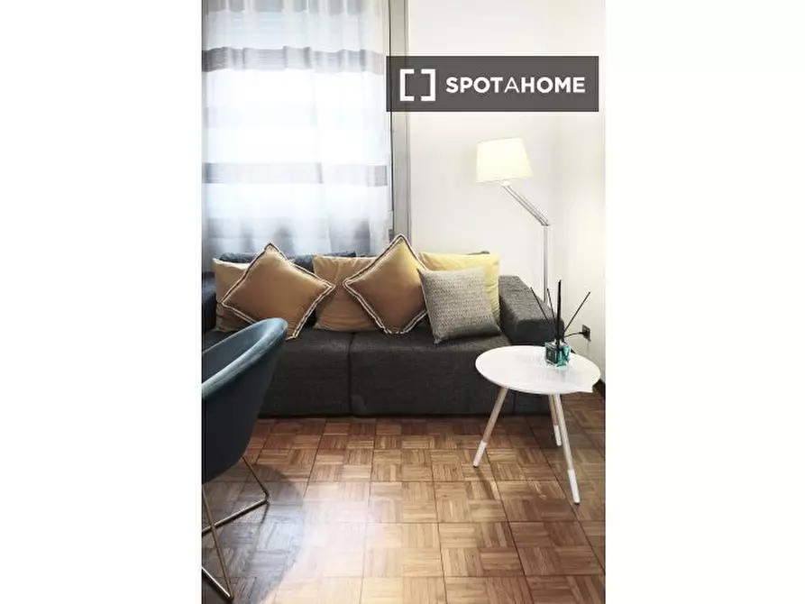 Immagine 1 di Appartamento in affitto  in Via Santa Sofia a Milano