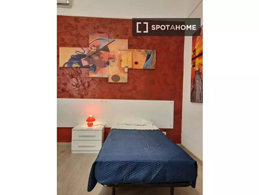 Immagine 4 di Camera condivisa in affitto  in Via Gaeta a Roma