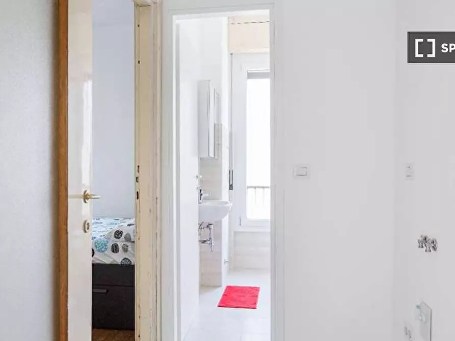 Immagine 12 di Camera condivisa in affitto  in Viale Tunisia a Milano