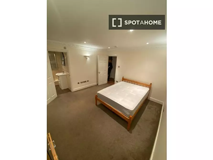 Immagine 10 di Camera condivisa in affitto  in Flat a Greenwich
