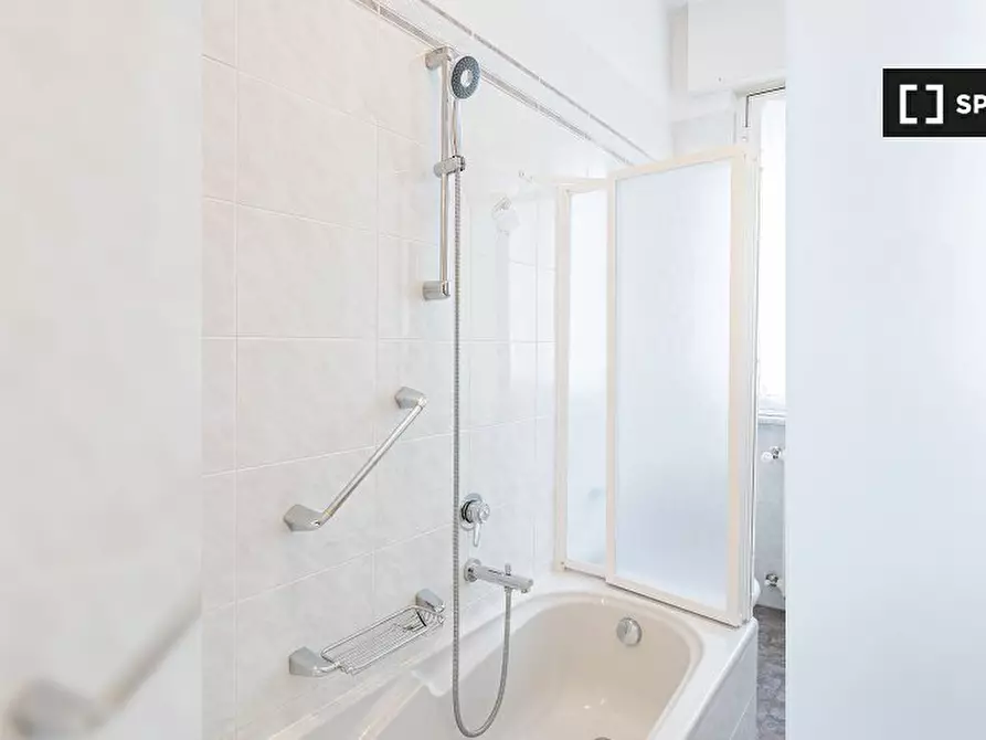 Immagine 19 di Camera condivisa in affitto  in Via Angera a Milano