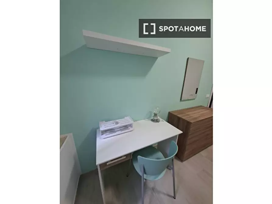 Immagine 6 di Camera condivisa in affitto  in Via Publio Valerio a Roma