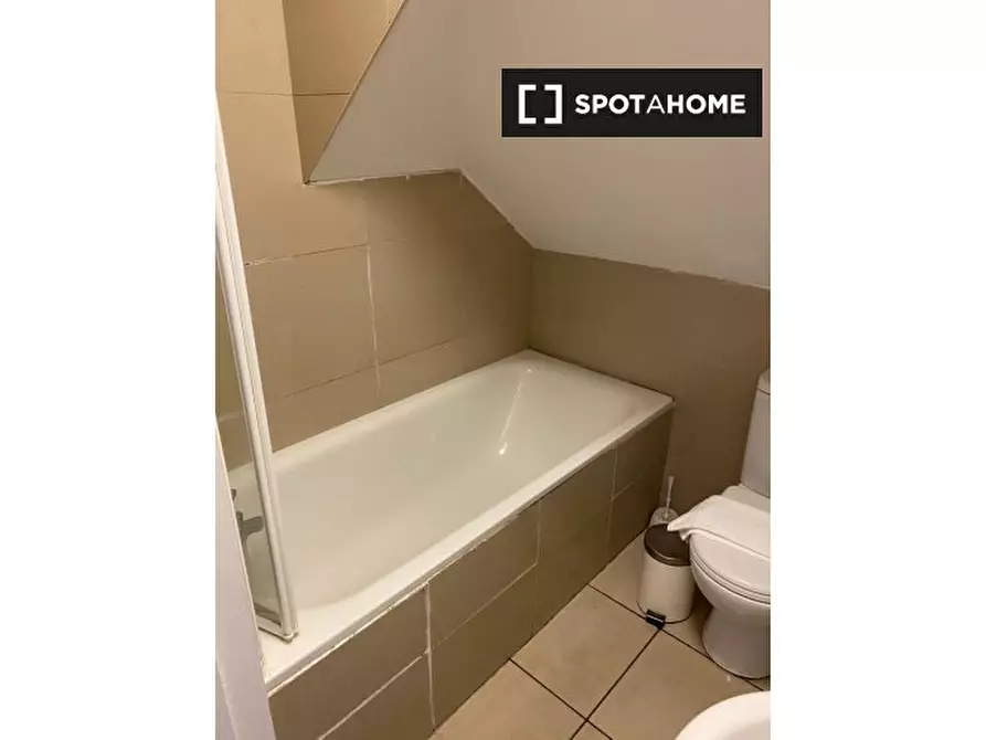 Immagine 4 di Camera condivisa in affitto  in Thirsk Road a Merton