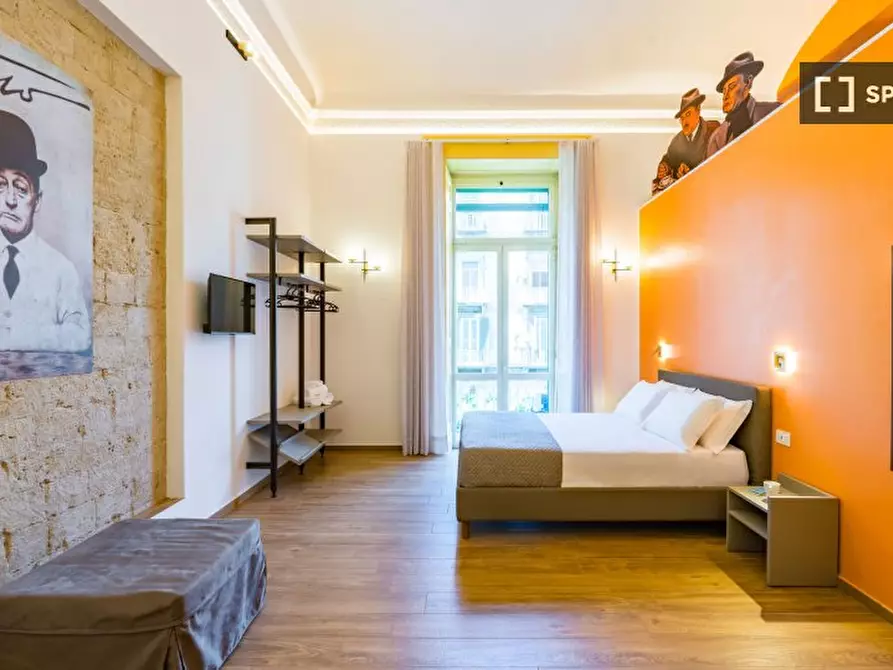 Immagine 1 di Appartamento in affitto  in Via Santa Teresa degli Scalzi a Napoli