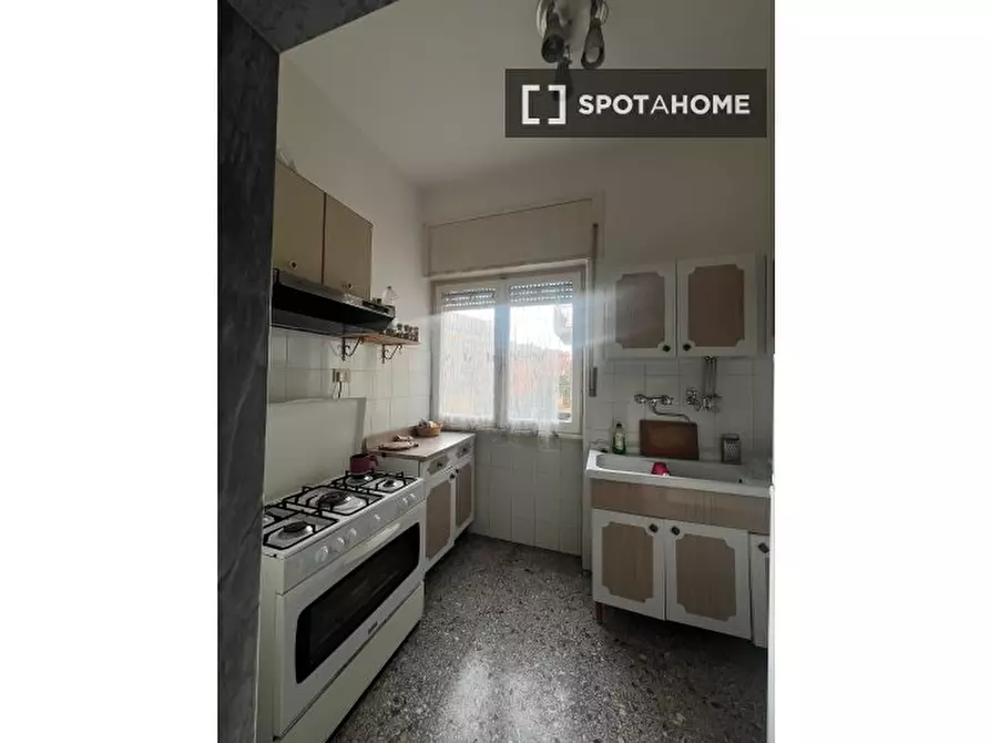 Immagine 5 di Camera condivisa in affitto  in Piazza dei Gerani a Roma