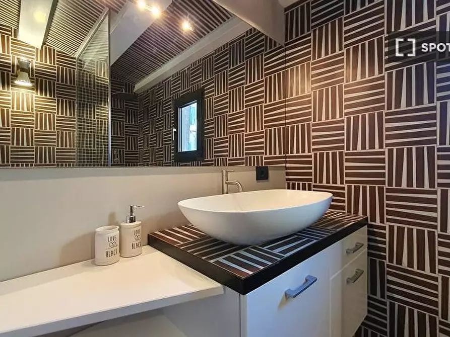 Immagine 14 di Appartamento in affitto  in Via Della Croce a Roma