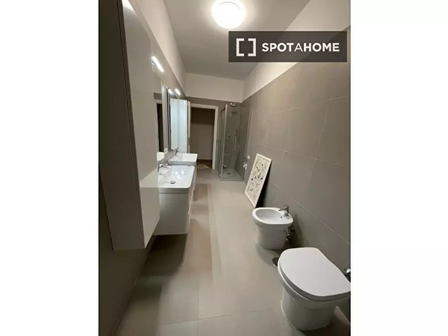 Immagine 5 di Camera condivisa in affitto  in Via Francesco Grimaldi a Roma