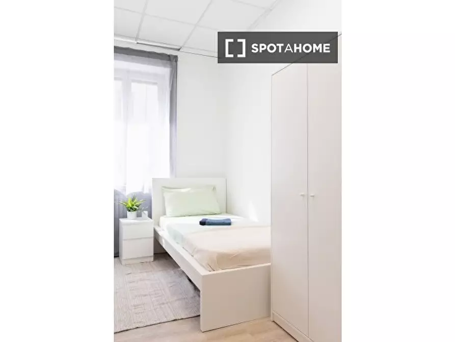 Immagine 6 di Camera condivisa in affitto  in Via Elba a Torino