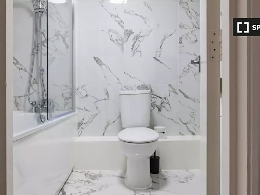 Immagine 16 di Appartamento in affitto  in Goldhawk Rd a Hammersmith