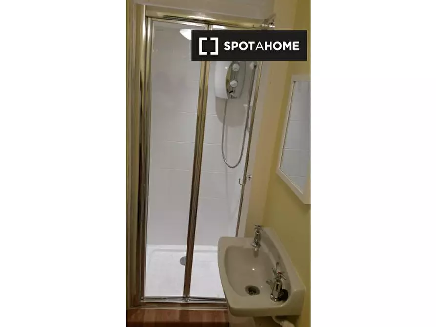 Immagine 8 di Camera condivisa in affitto  in Courtenay Gardens a 