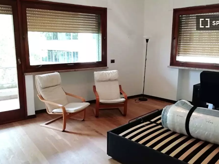 Immagine 1 di Camera condivisa in affitto  in Via Guidubaldo del Monte a Roma